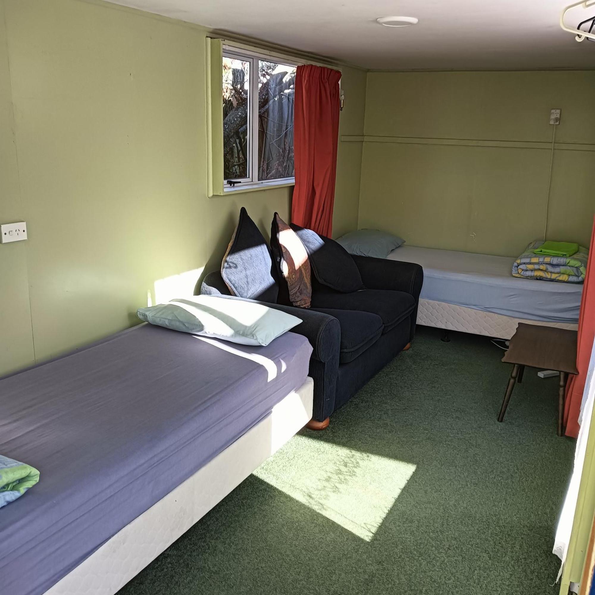 Annies Nirvana Lodge Backpackers Takaka Bagian luar foto