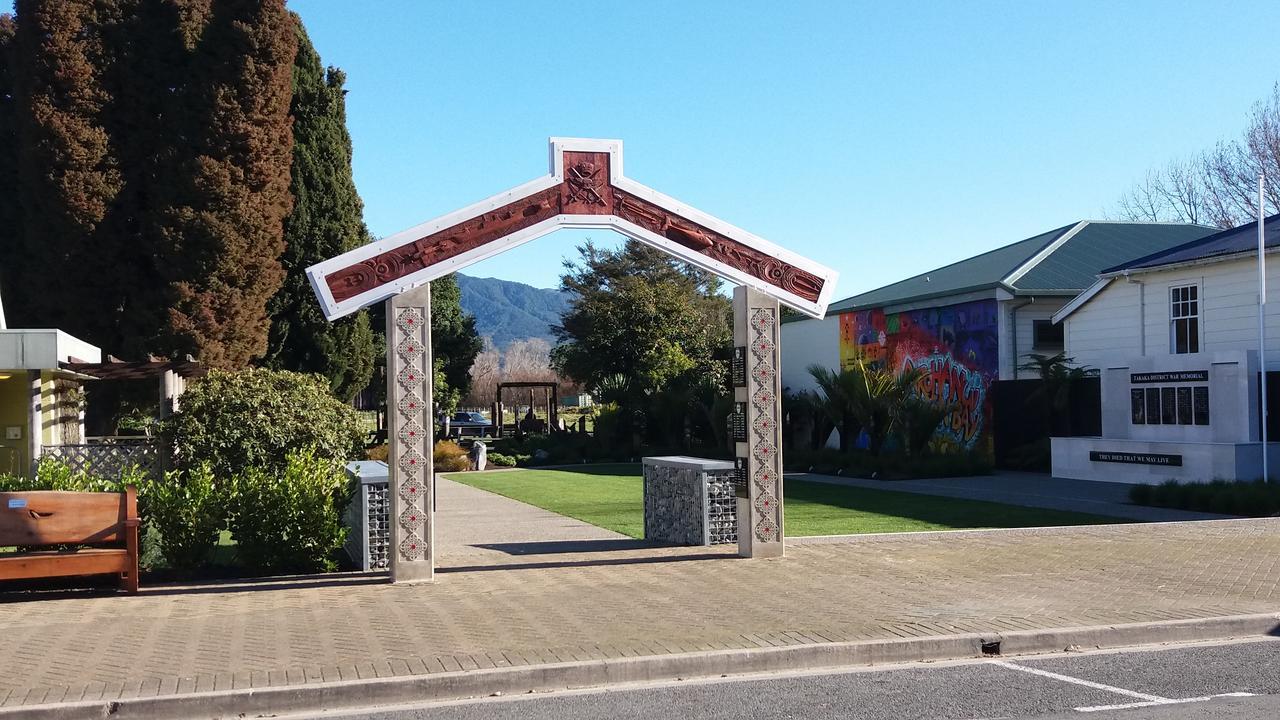 Annies Nirvana Lodge Backpackers Takaka Bagian luar foto