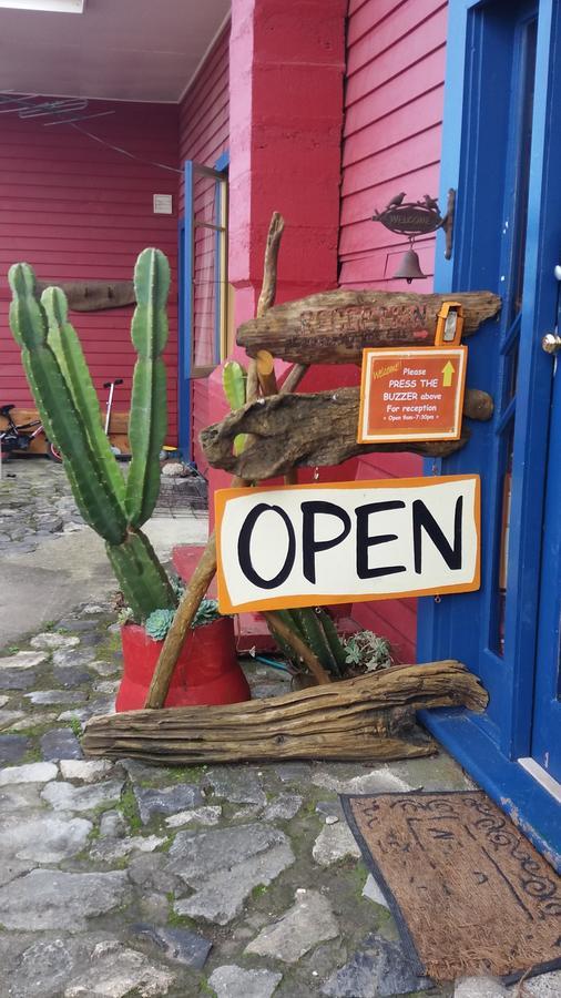 Annies Nirvana Lodge Backpackers Takaka Bagian luar foto