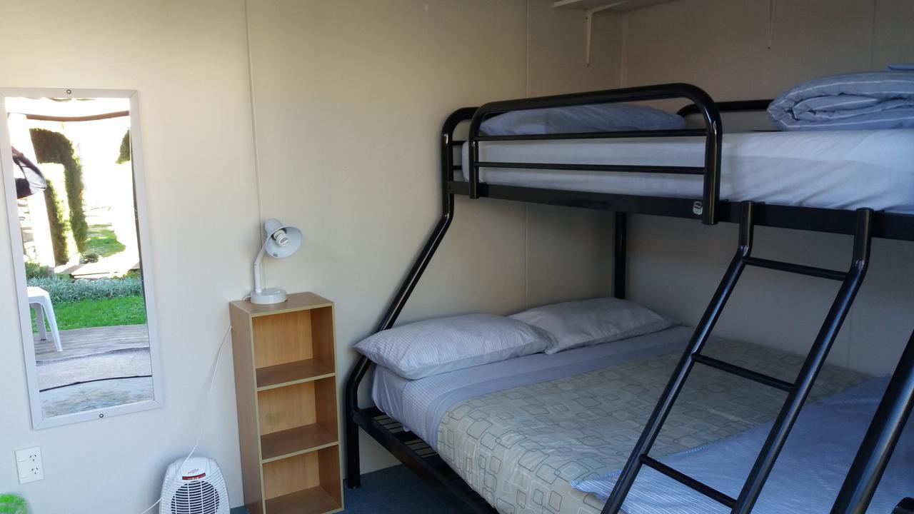 Annies Nirvana Lodge Backpackers Takaka Bagian luar foto