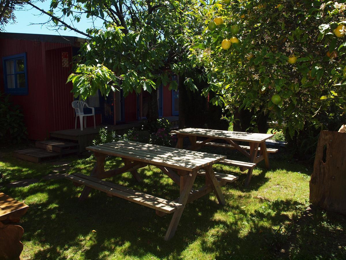 Annies Nirvana Lodge Backpackers Takaka Bagian luar foto