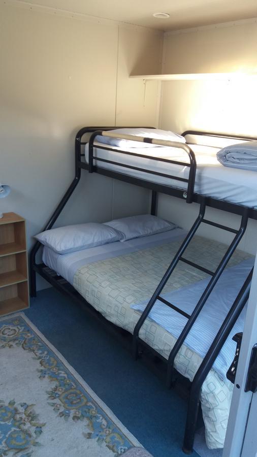 Annies Nirvana Lodge Backpackers Takaka Bagian luar foto