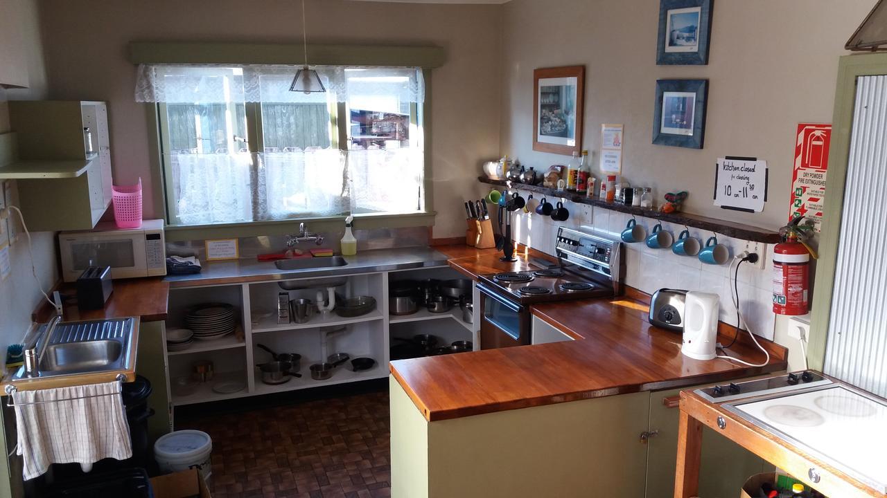 Annies Nirvana Lodge Backpackers Takaka Bagian luar foto