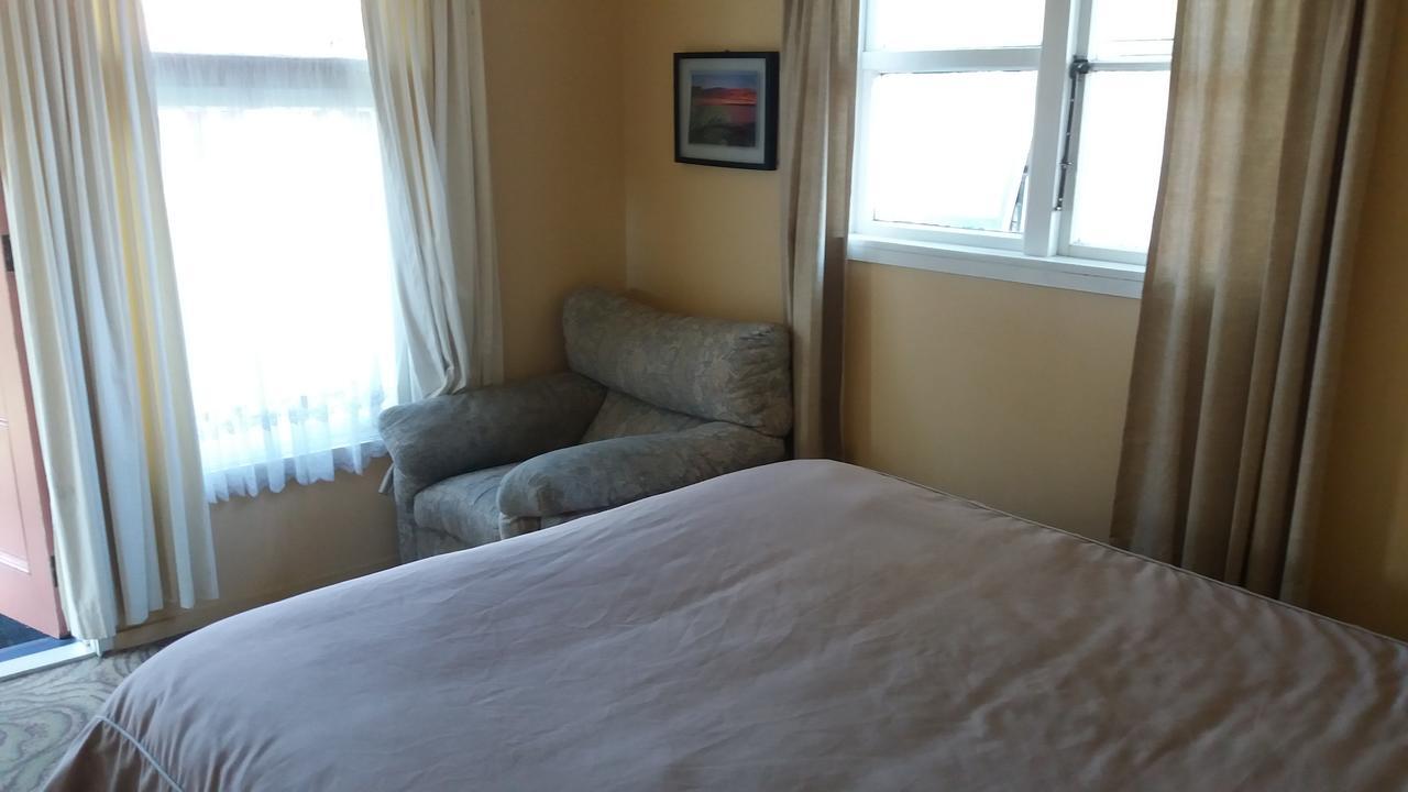 Annies Nirvana Lodge Backpackers Takaka Bagian luar foto