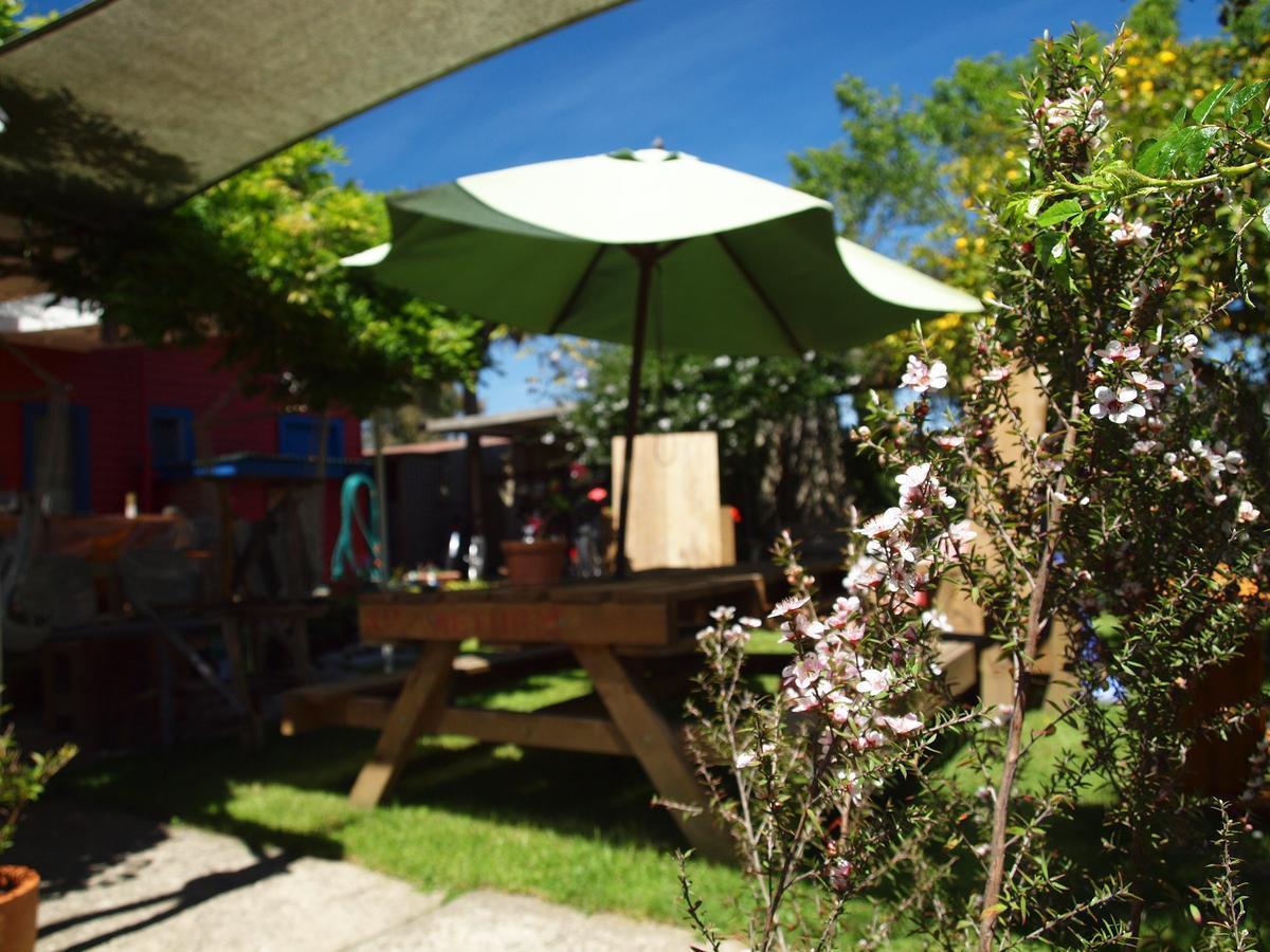Annies Nirvana Lodge Backpackers Takaka Bagian luar foto