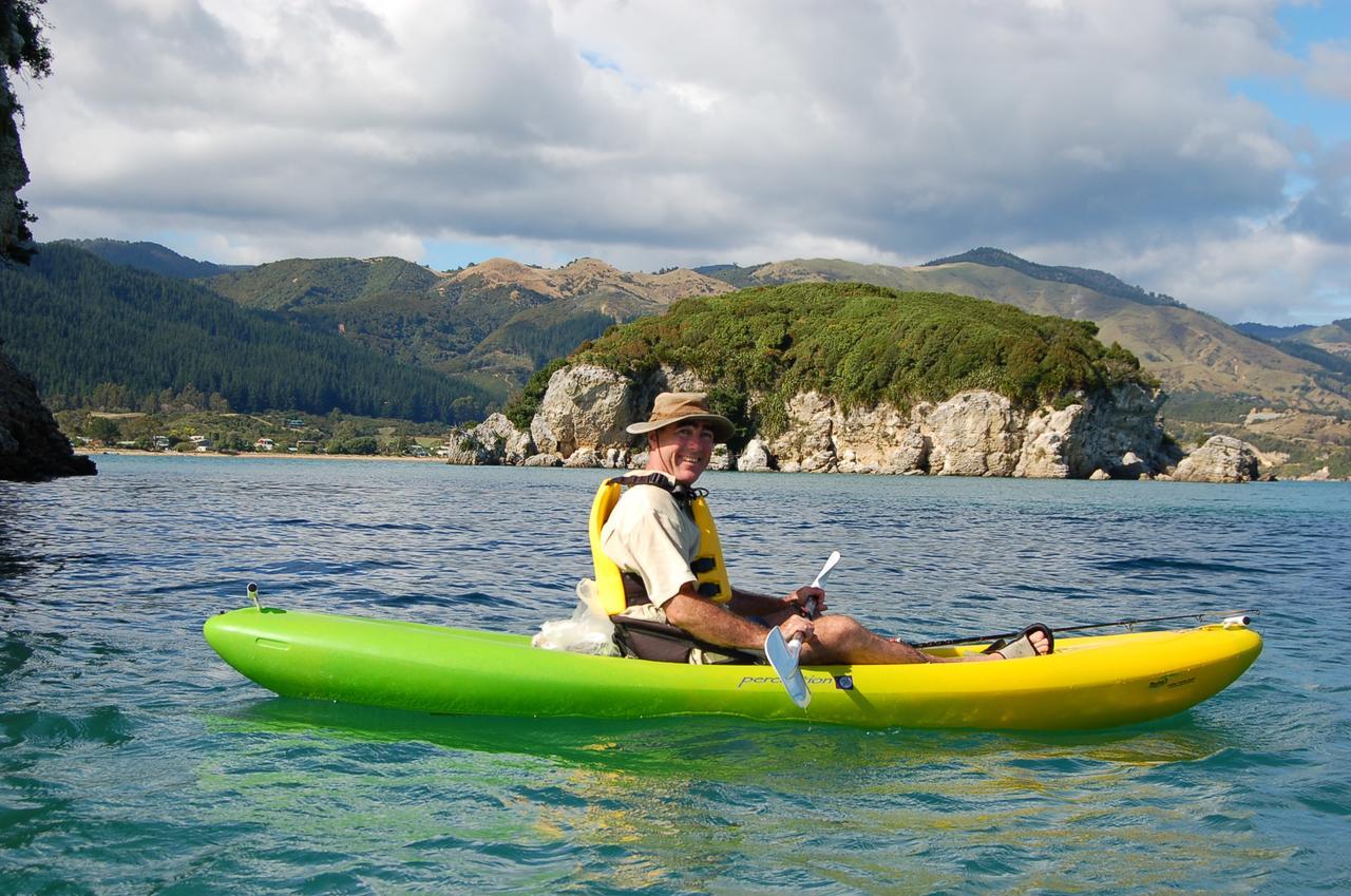 Annies Nirvana Lodge Backpackers Takaka Bagian luar foto
