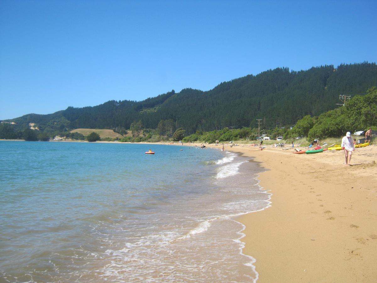 Annies Nirvana Lodge Backpackers Takaka Bagian luar foto