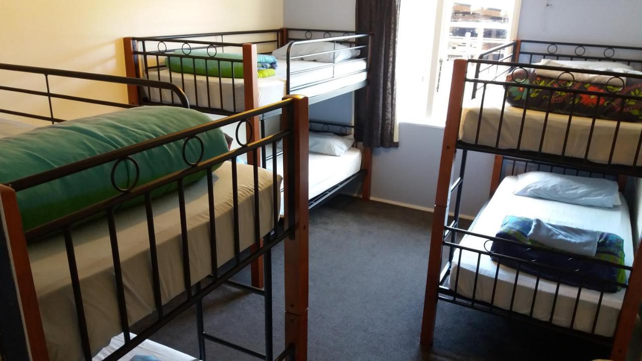Annies Nirvana Lodge Backpackers Takaka Bagian luar foto