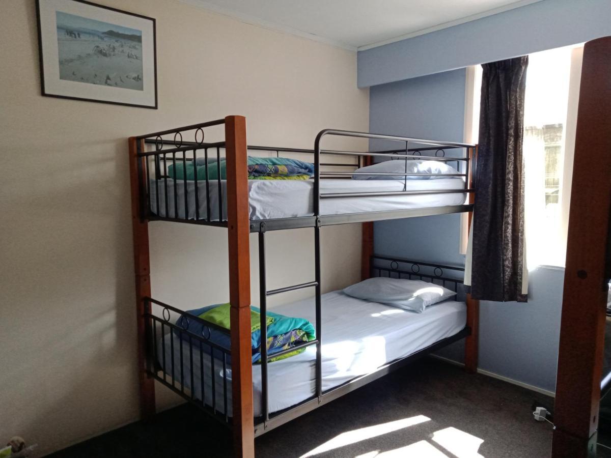 Annies Nirvana Lodge Backpackers Takaka Bagian luar foto