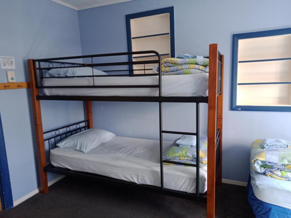 Annies Nirvana Lodge Backpackers Takaka Bagian luar foto